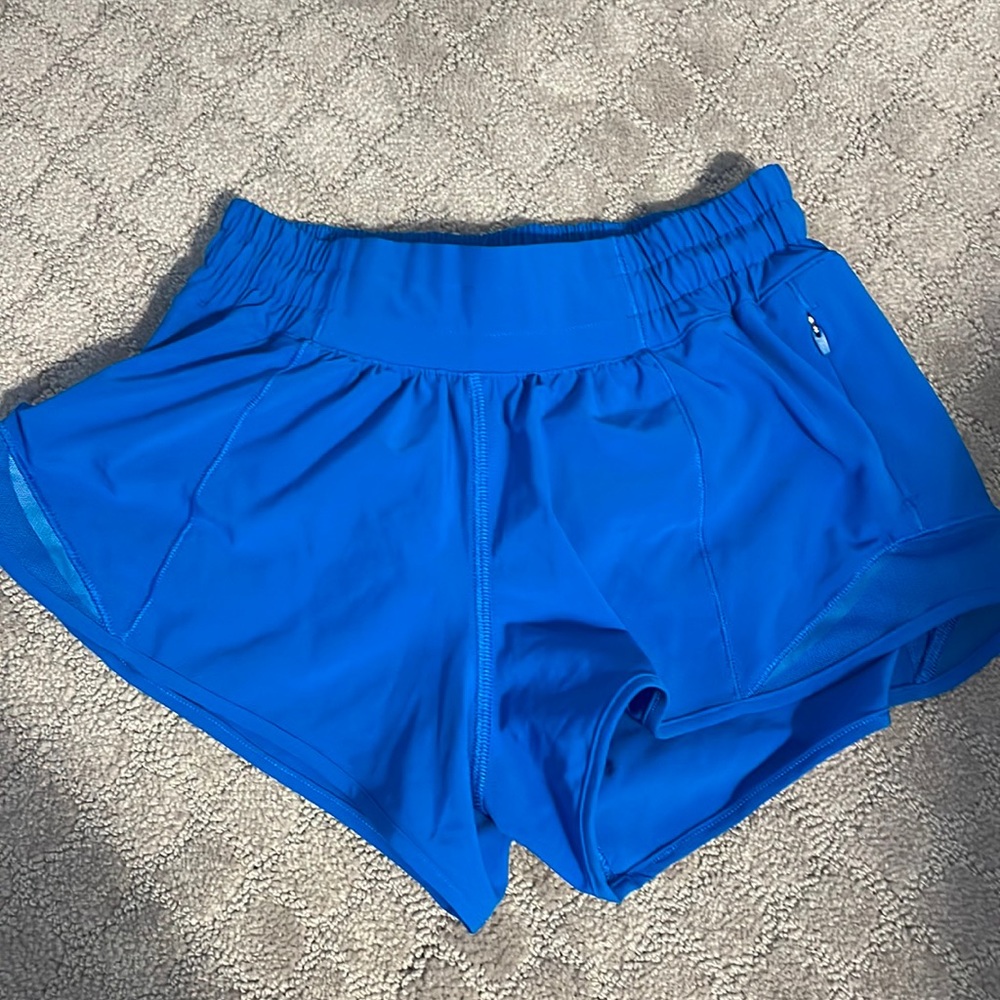 LULULEMON LOW RISE 2.5 HOTTY HOT SHORTS